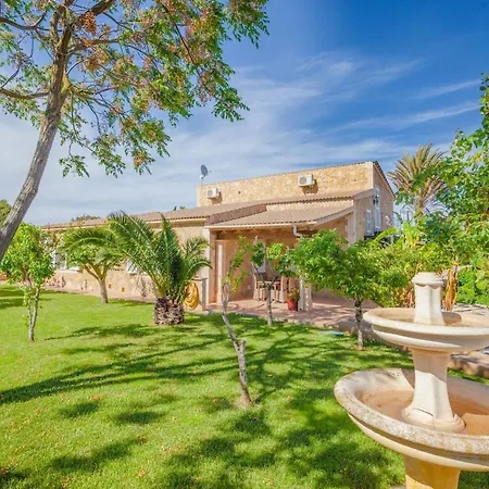Holiday home Refugio Spacious Pool Bbq Office
