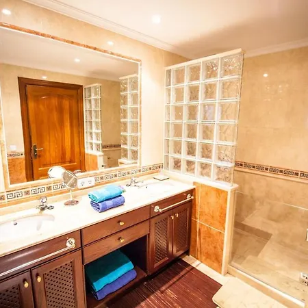 Refugio Spacious Pool Bbq Office Holiday home *